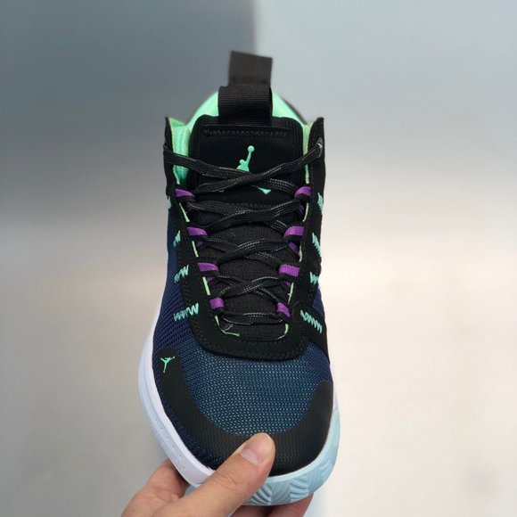 Athletic_Shoes